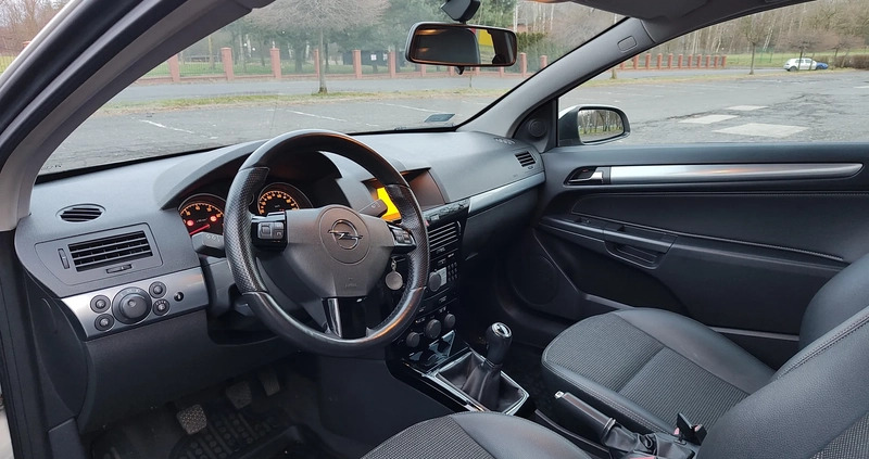 Opel Astra cena 15000 przebieg: 150000, rok produkcji 2007 z Mysłowice małe 121